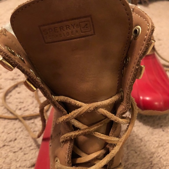 Red Sperry duck boots - Picture 3 of 5